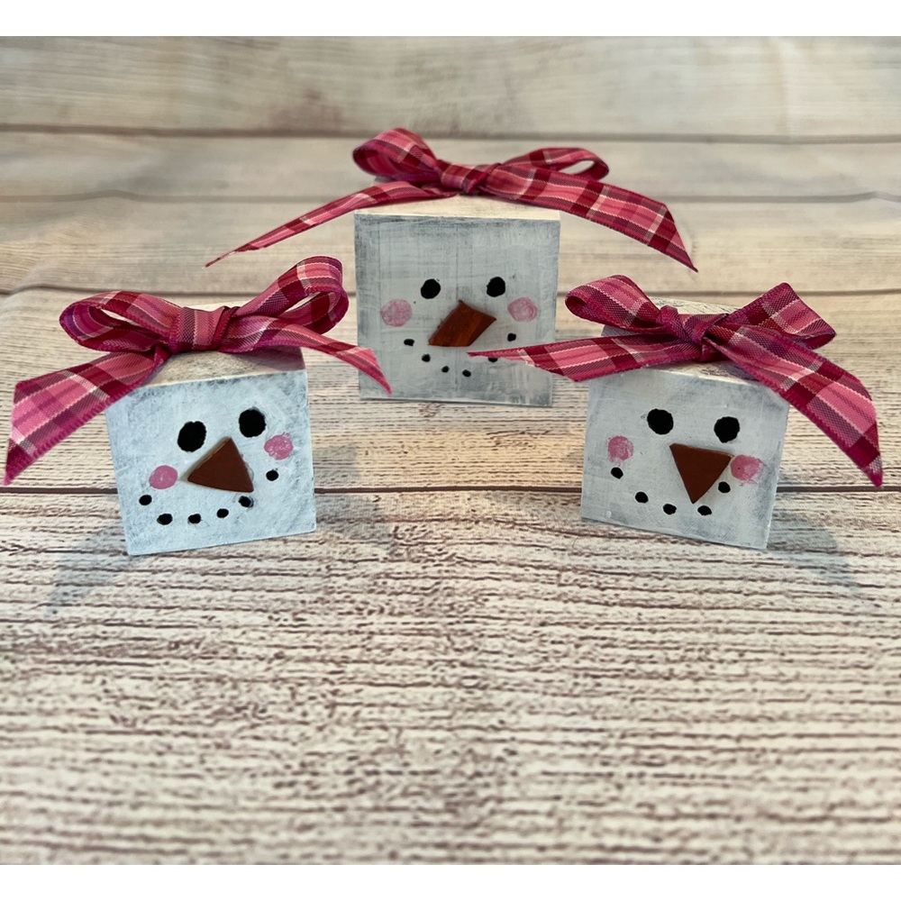 Handmade Farmhouse tray decor! Snowmen